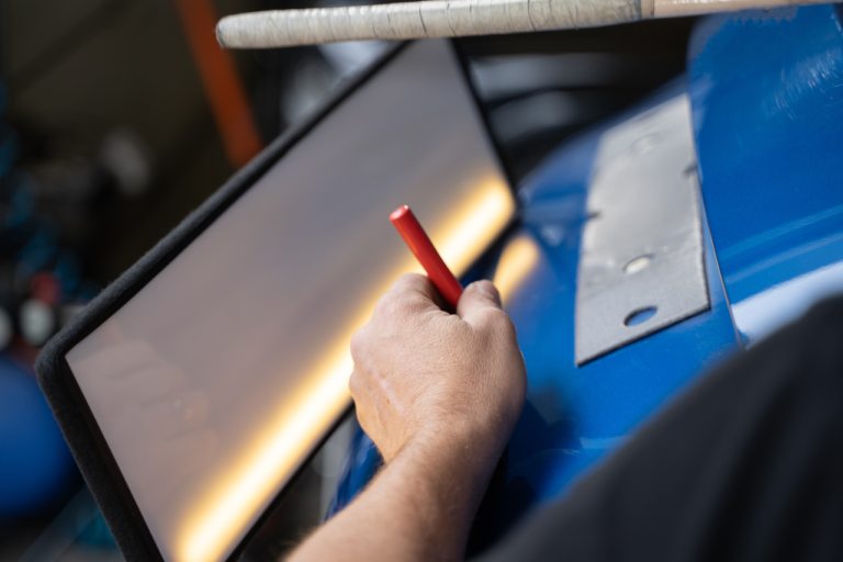 Read more about the article Czy usuwanie wgnieceń techniką PDR jest bezpieczne?